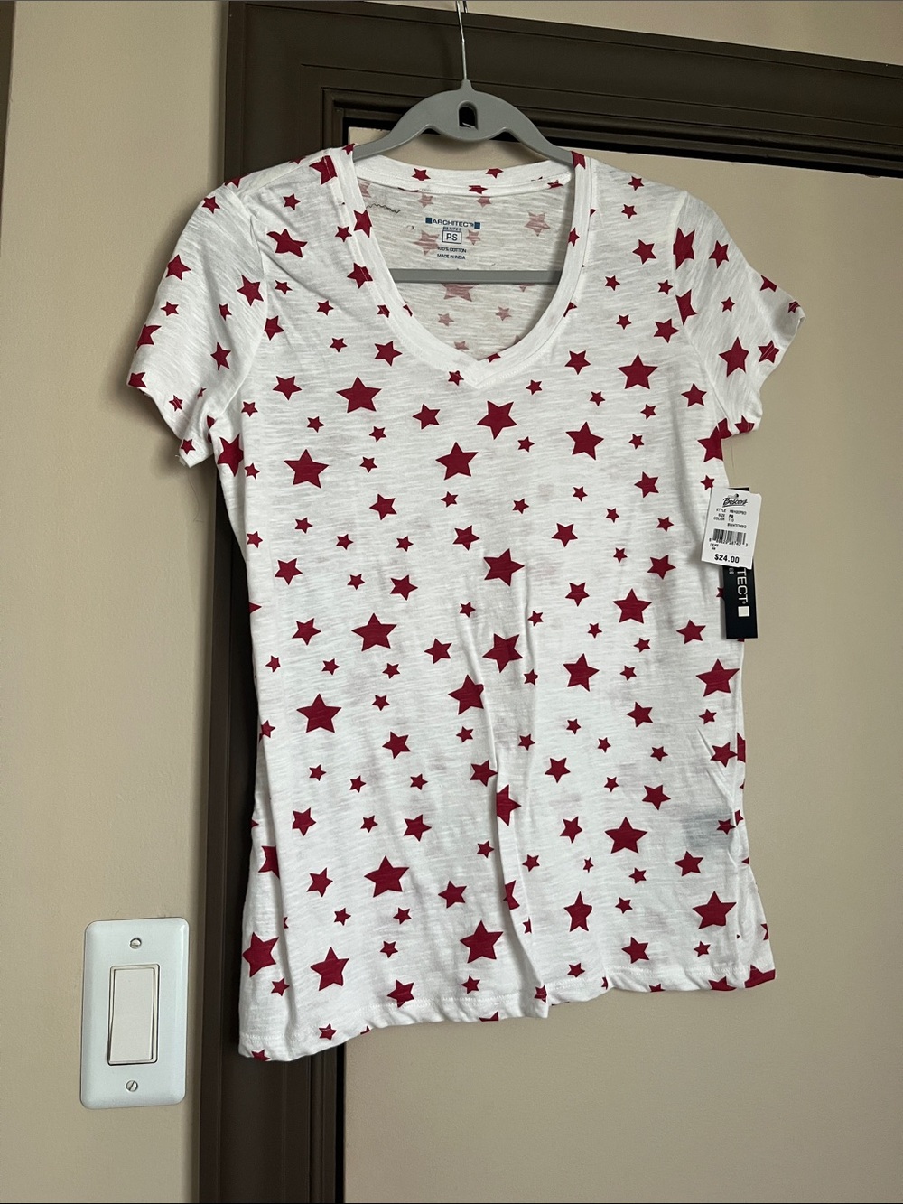 Architect White V-Neck Short Sleeve Tee with Red Star Print